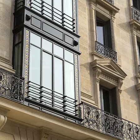 La Clef Tour Eiffel By The Crest Collection Hotel Parigi