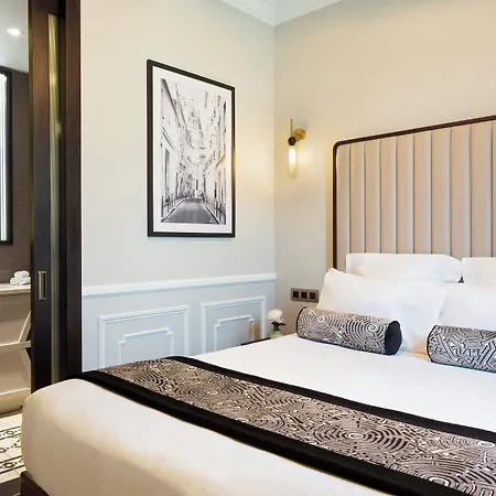 La Clef Tour Eiffel By The Crest Collection Hotel Parigi