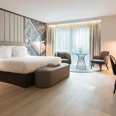 La Clef Tour Eiffel By The Crest Collection Hotel Parigi