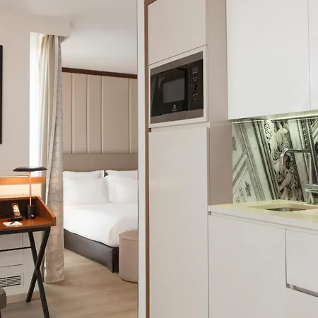 La Clef Tour Eiffel By The Crest Collection Hotel
