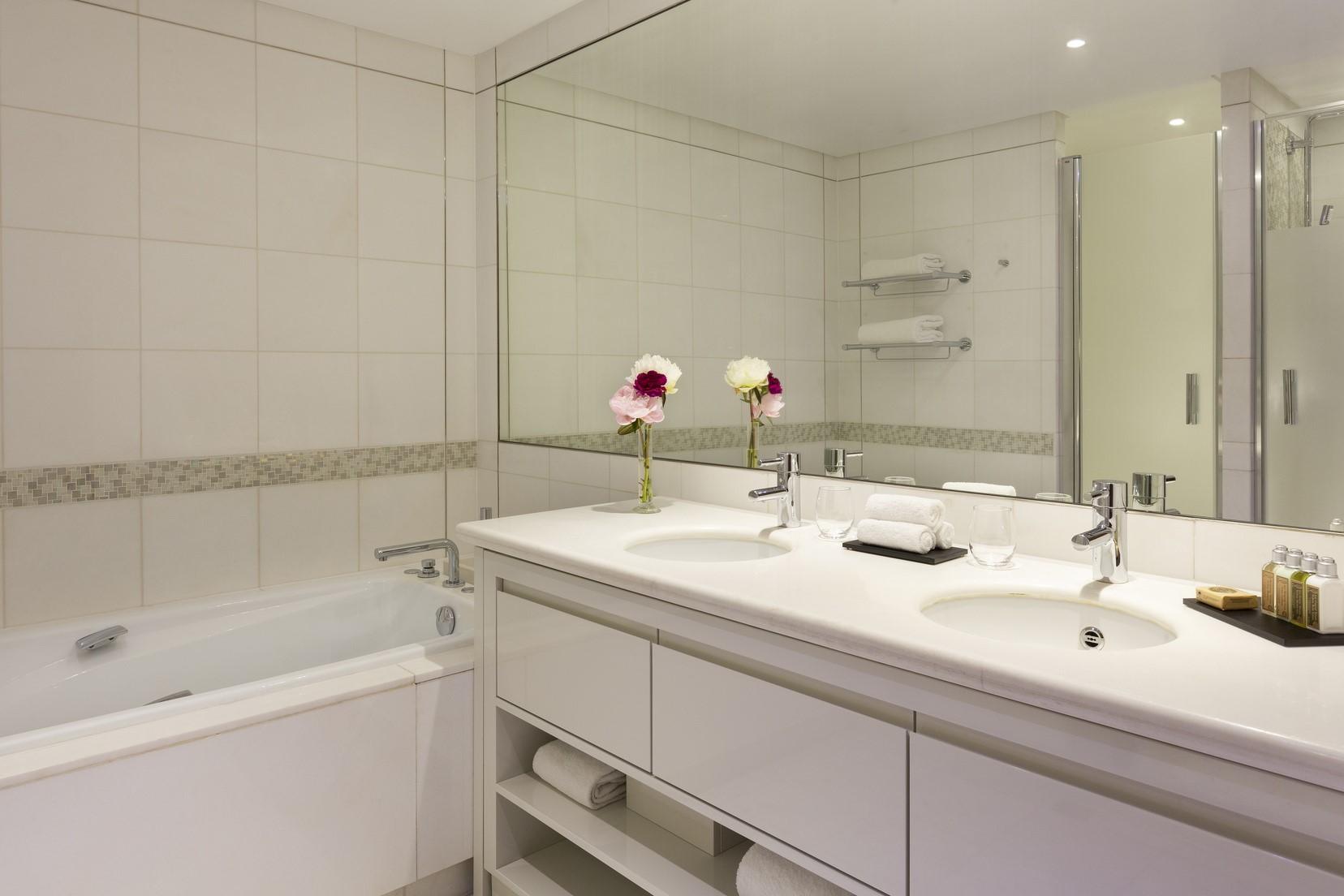 Hotel La Clef Tour Eiffel By The Crest Collection