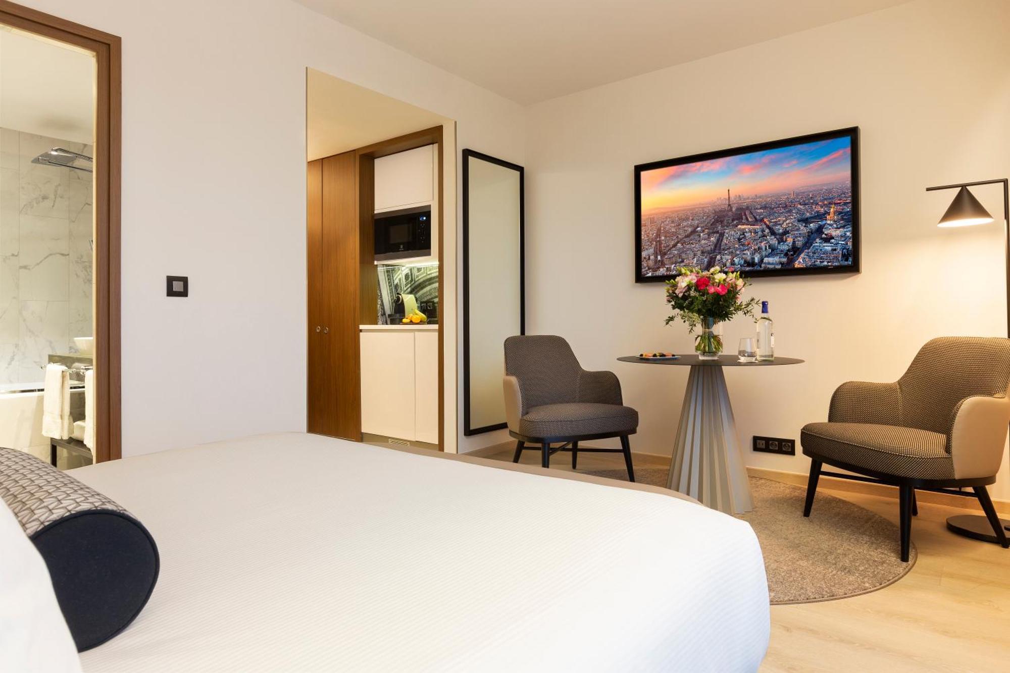 La Clef Tour Eiffel By The Crest Collection Hotel Parigi