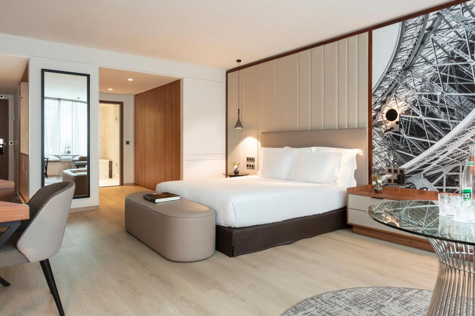 Hotel La Clef Tour Eiffel By The Crest Collection 5*