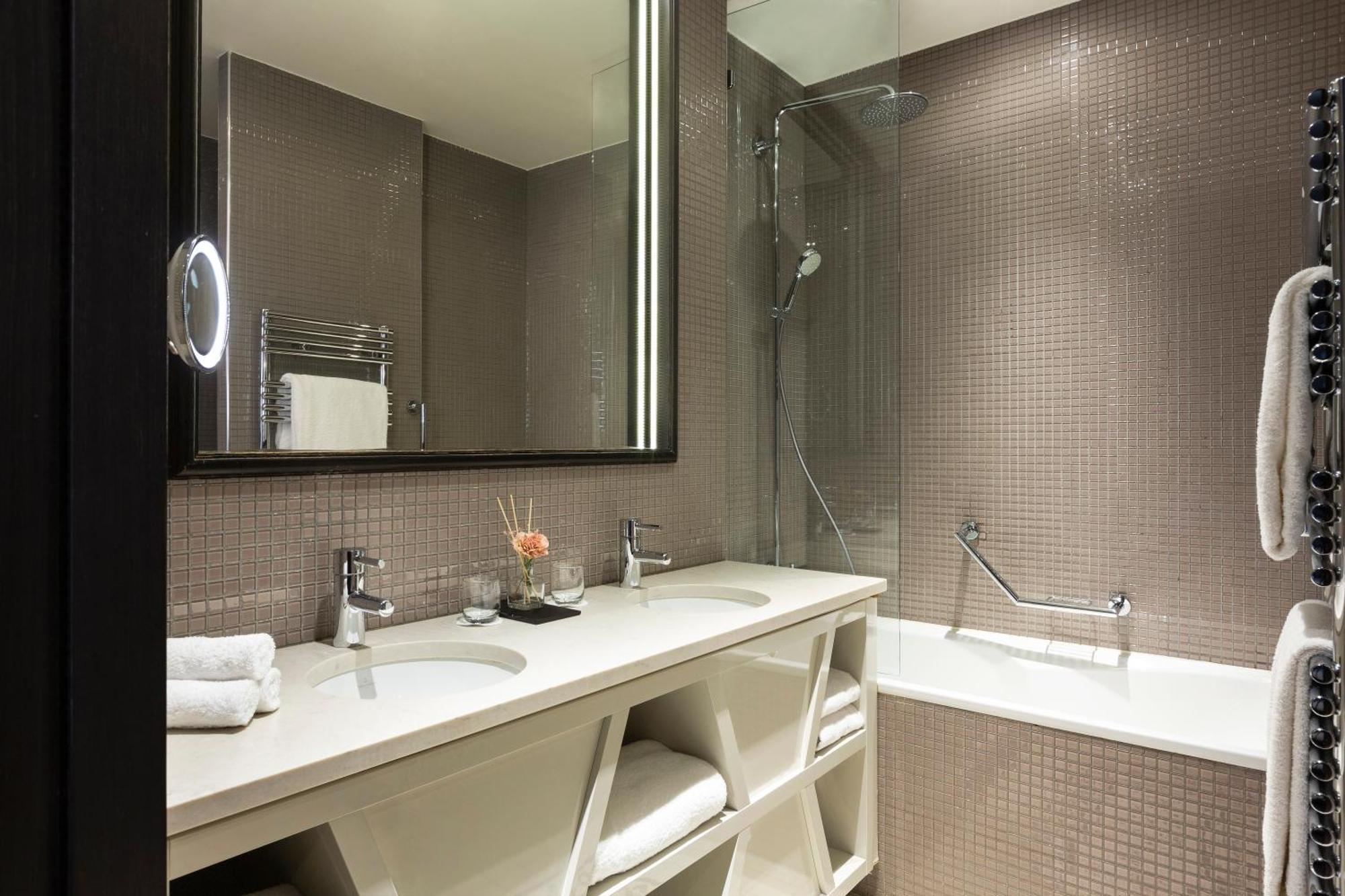 La Clef Tour Eiffel By The Crest Collection 5* Parigi