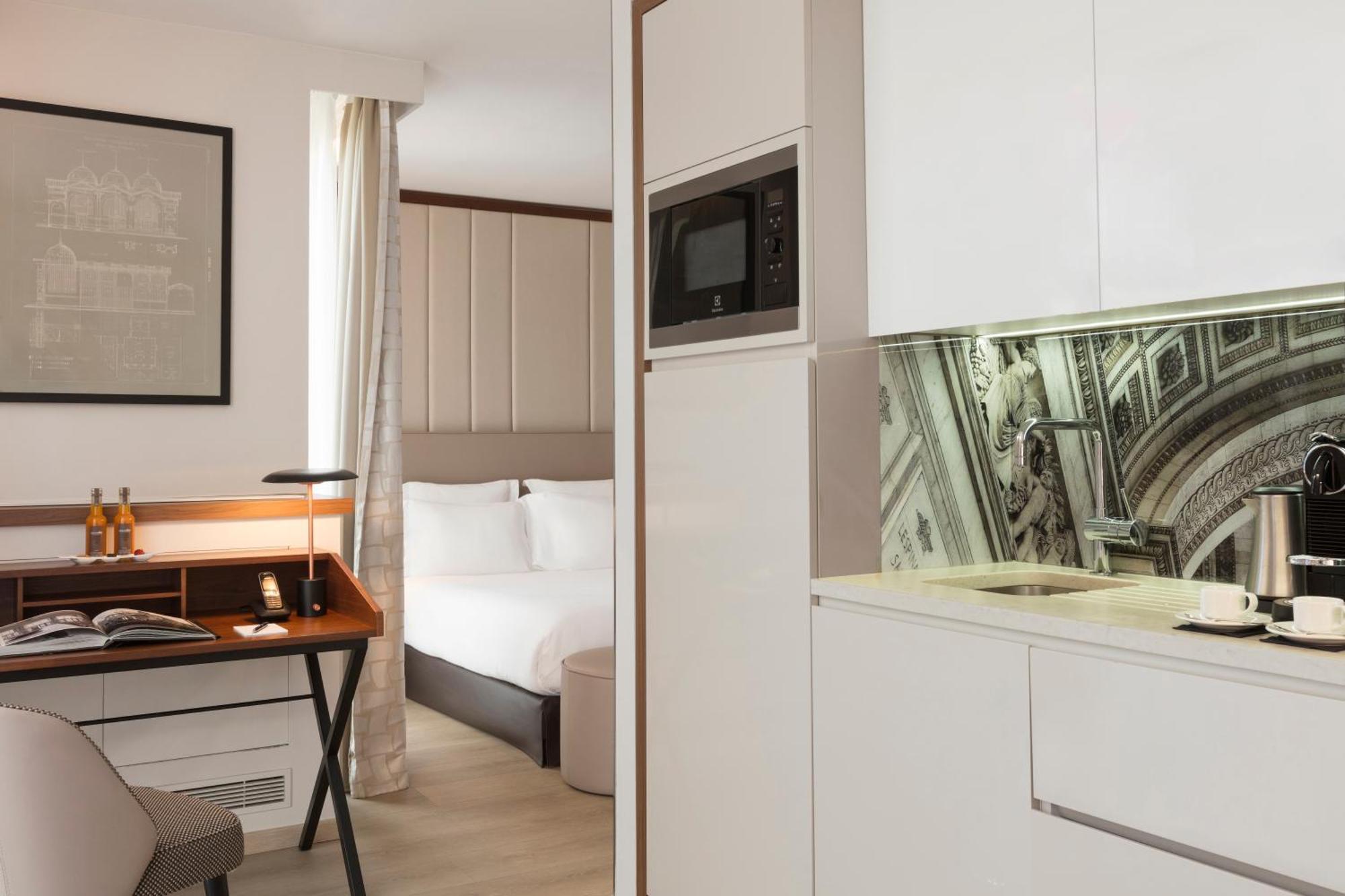 La Clef Tour Eiffel By The Crest Collection Hotel